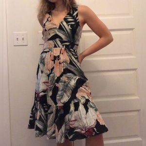 Ann Taylor tropical v-neck dress 🌴🌞